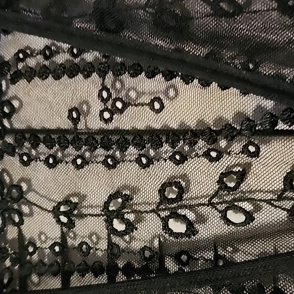 Hem & Thread Black lace tunic top size large - Picture 2 of 4